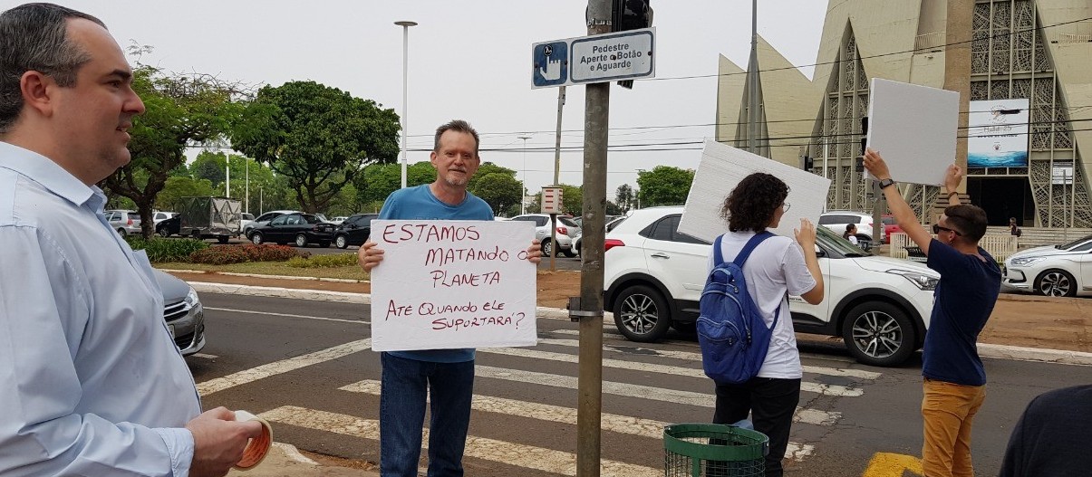 Funverde realiza ato em Maringá para chamar atenção em relação às mudanças climáticas