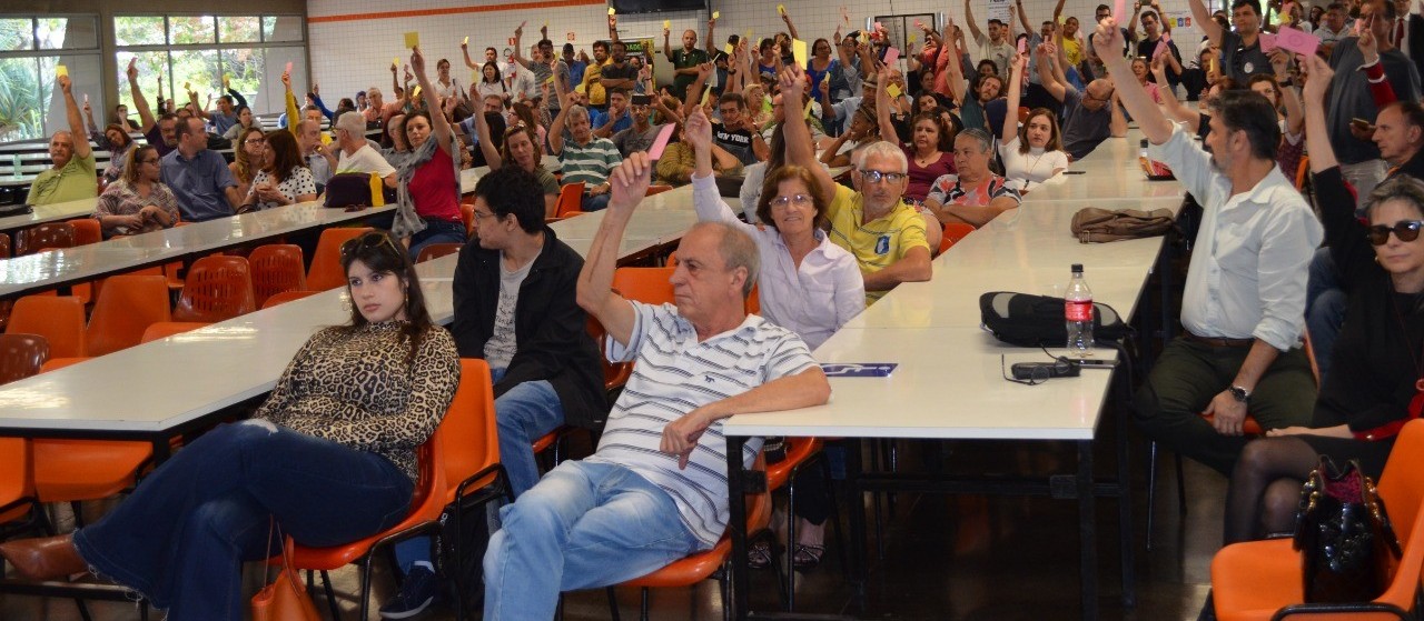 Sindicatos aprovam indicativo de greve na UEM