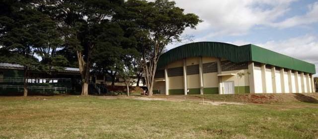 Pais querem saber quando ensino presencial será retomado em escola atingida por temporal