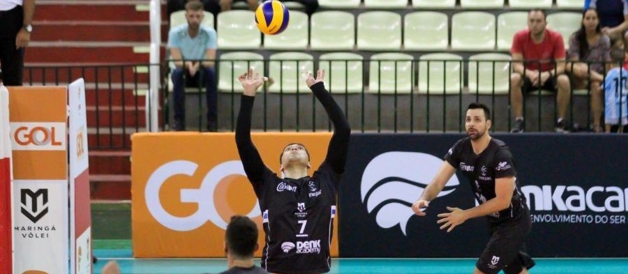 Em casa, Maringá vence o América na Superliga de Vôlei