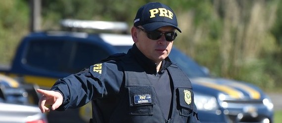 PRF flagra motorista de ônibus embriagado em Mandaguari