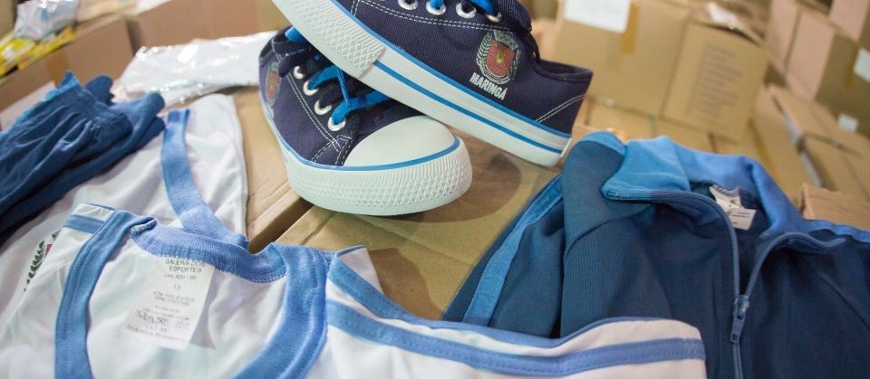 Empresa tem 50 dias para entregar uniformes escolares em Maringá