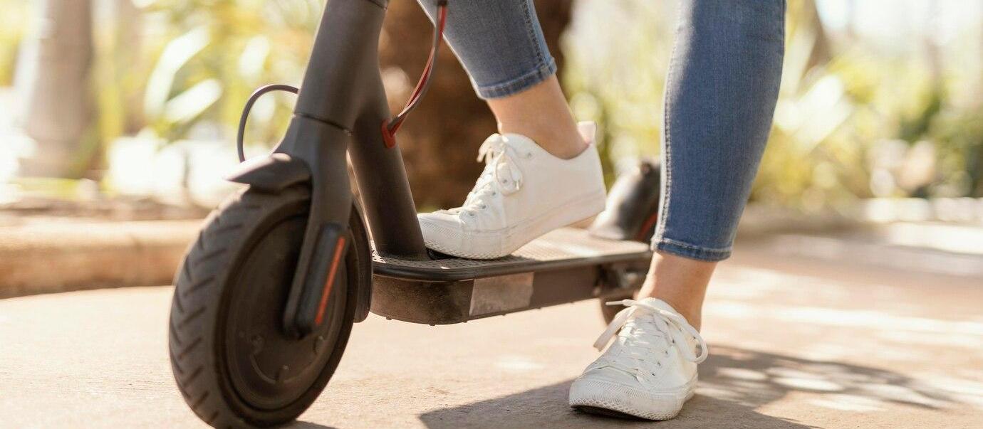 Advogado especialista em trânsito diz que não há mecanismo legal para fiscalizar patinetes