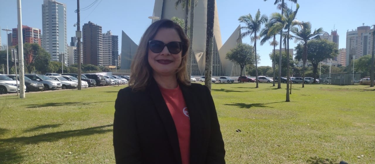 Candidata à Presidência pelo PCB faz campanha em Maringá