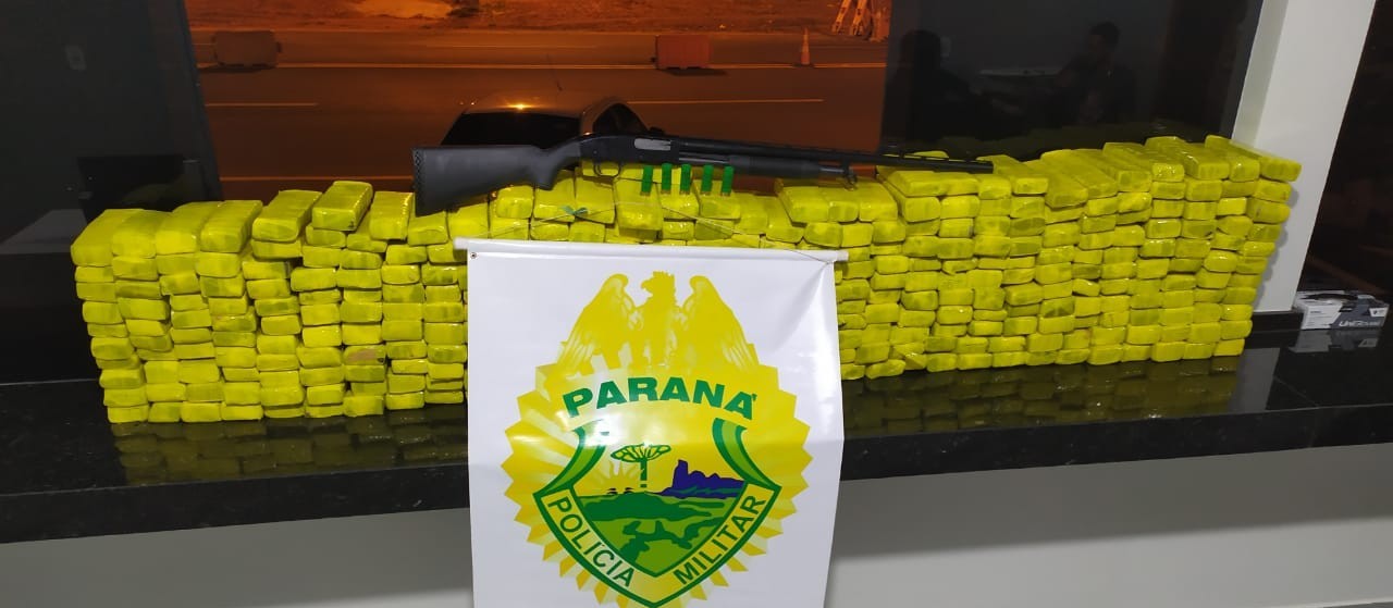 PRE apreende 199 kg de maconha e arma em Iporã