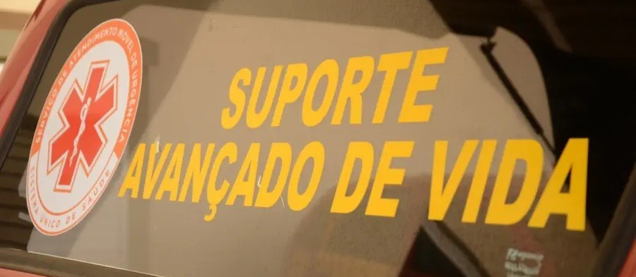 Ciclista é entubado após acidente com Kombi em Maringá