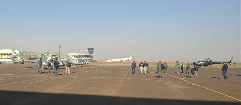 Aviões e helicópteros da FAB chamam a atenção no céu de Maringá