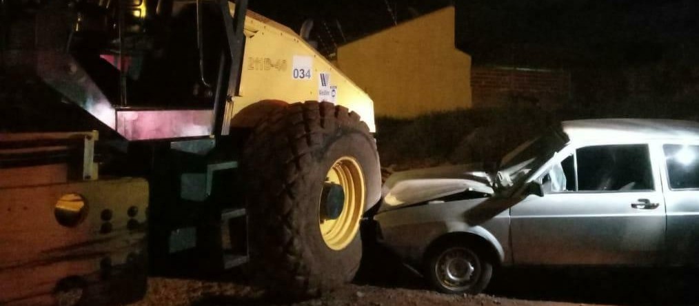 Colisão entre carro e trator deixa motorista ferido, em Sarandi