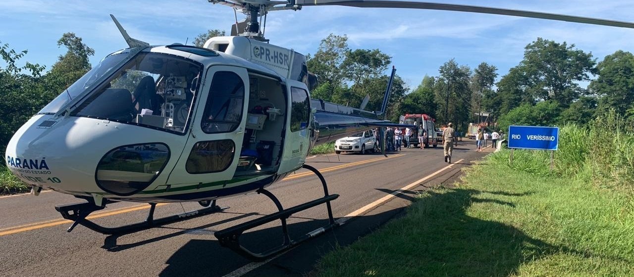 Caminhão carregado com cal despenca de ponte em Cianorte