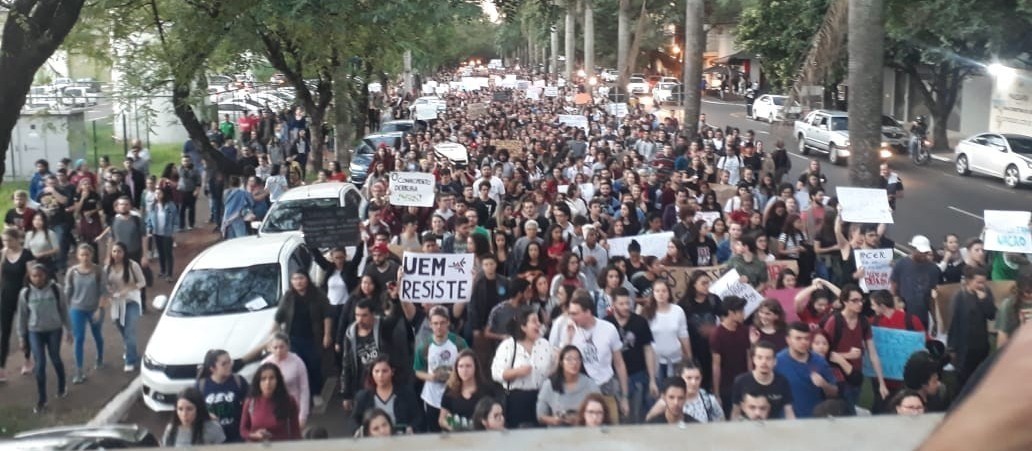 Manifestantes organizam novo protesto em apoio à educação