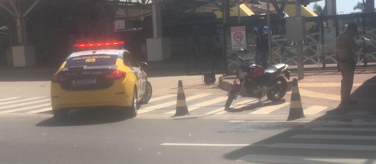 Idosa é atropelada por moto em frente ao Terminal Intermodal de Maringá