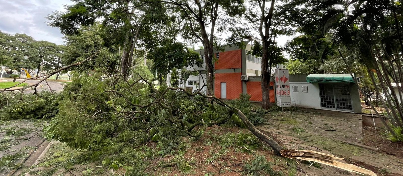 UEM suspende aulas presenciais por causa do temporal