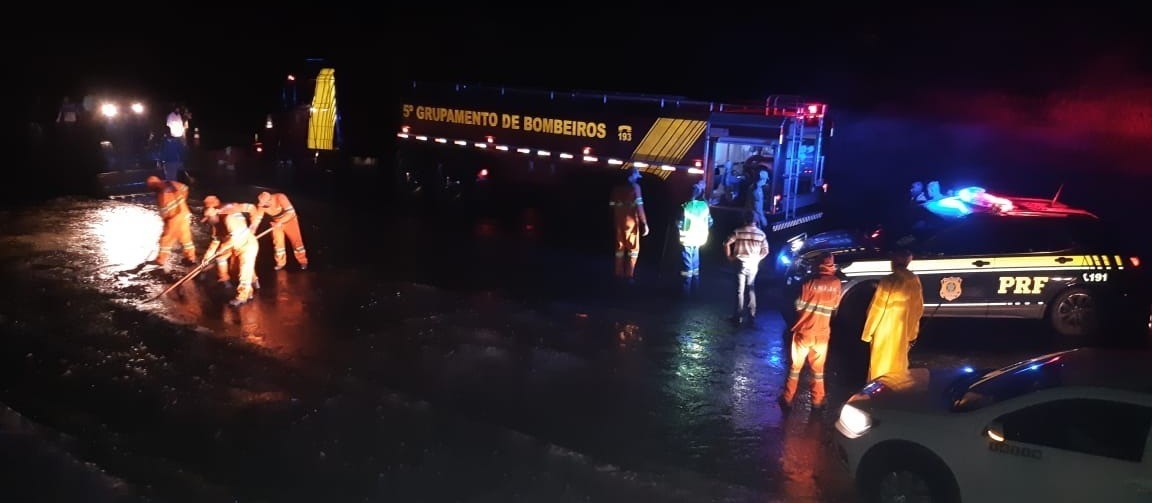 Trecho da BR-376 em Paranavaí foi liberado no final da noite