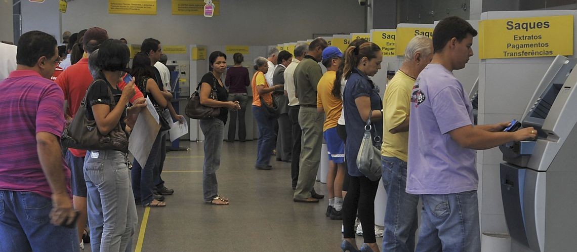 Bancos abrem na véspera do Natal em horário especial