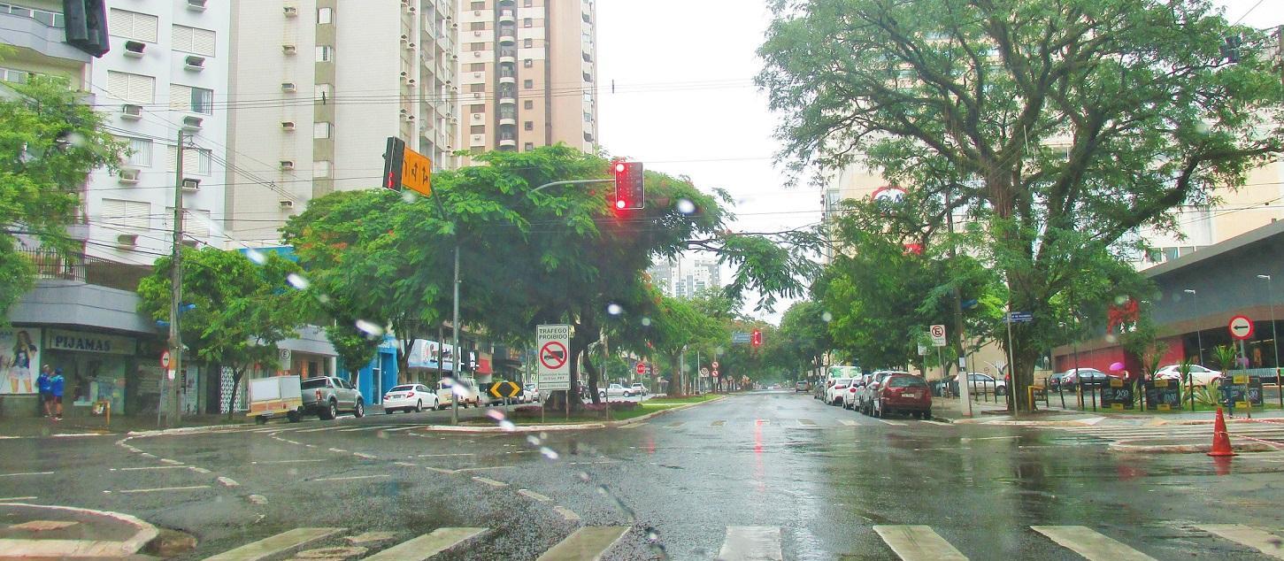 Segunda-feira (13) será de tempo fechado, com máxima de 26° C em Maringá