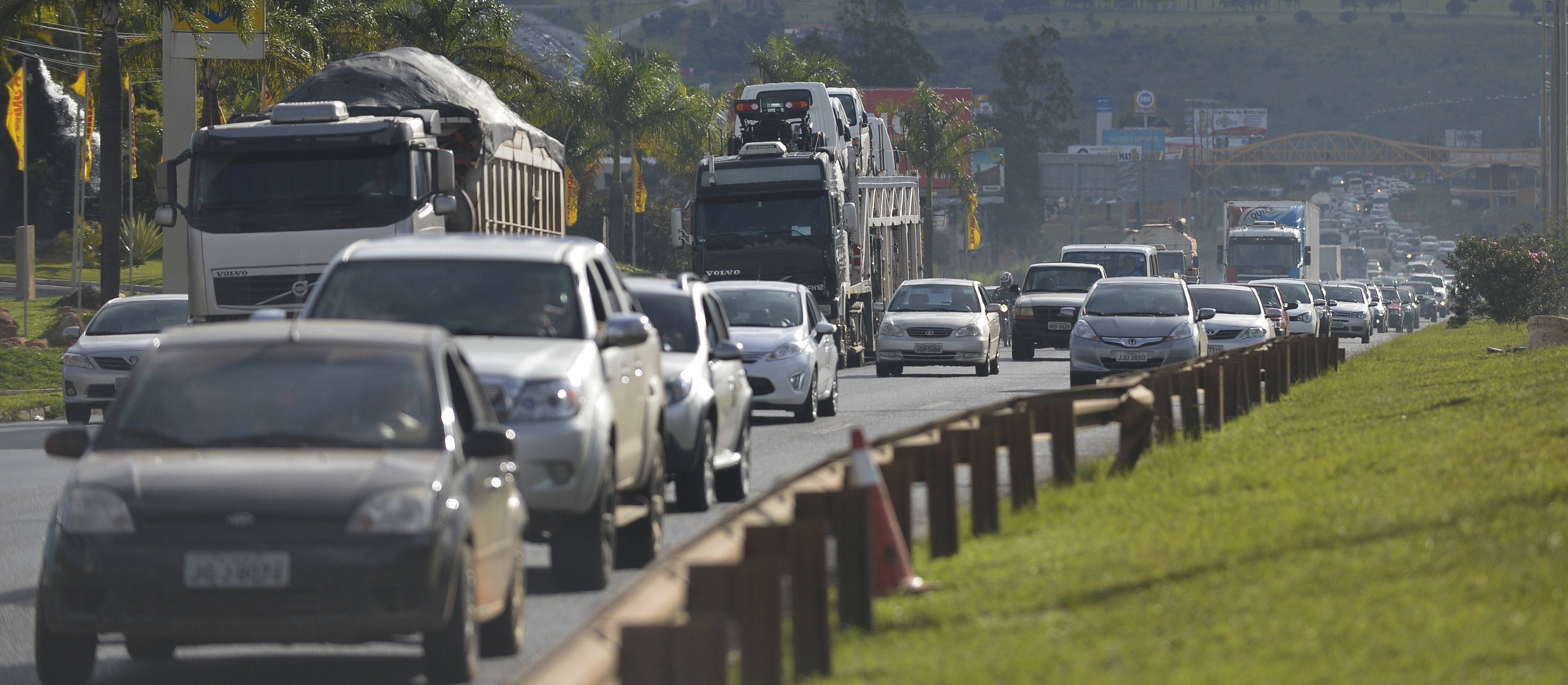 Medo de transporte público impulsiona venda de carros usados e motos na volta ao trabalho