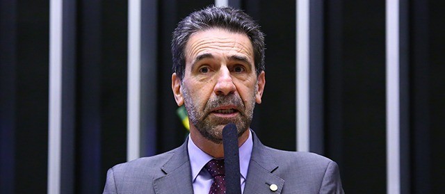 Fala de Lula fez presidente usar máscara