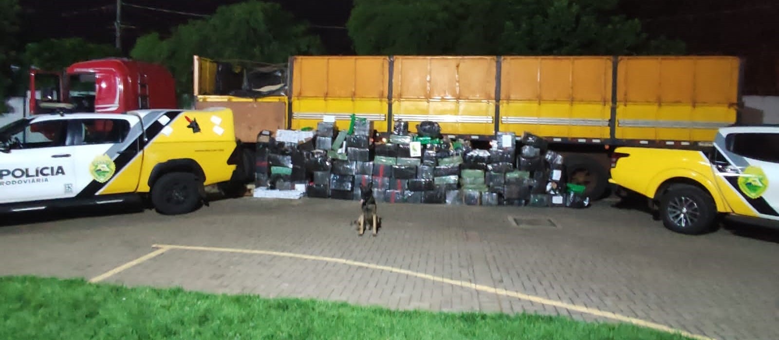 Polícia apreende caminhão com mais de 2 toneladas de maconha