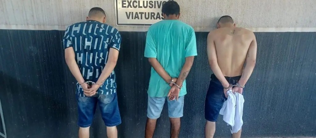 Gêmeos do tráfico: irmãos são presos com drogas e armas