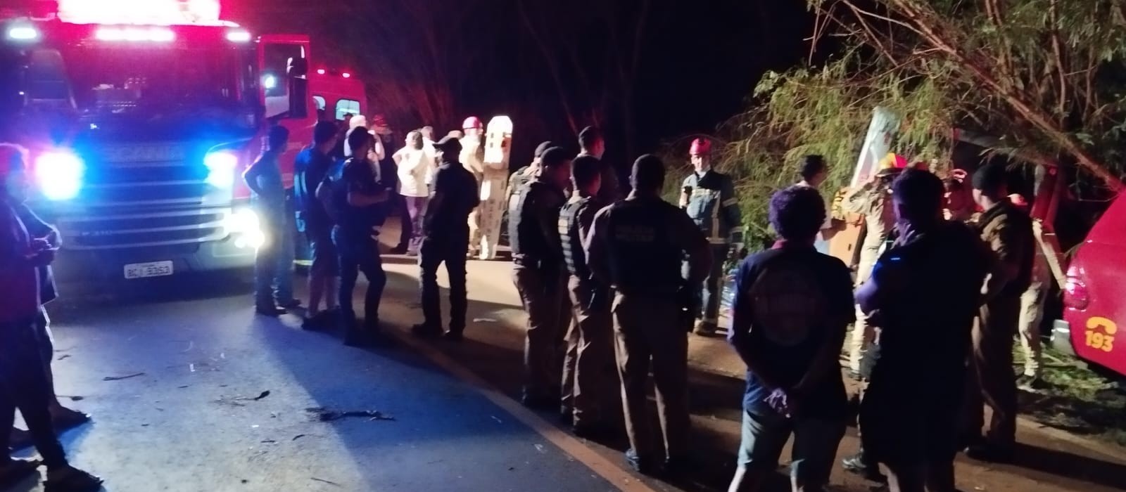 Três pessoas morrem e 19 ficam feridas em acidente na PR-317