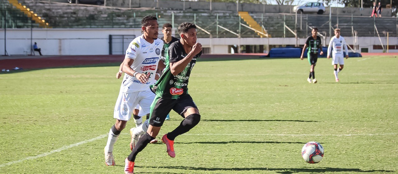 Maringá Futebol Clube a um jogo das semifinais do Paranaense