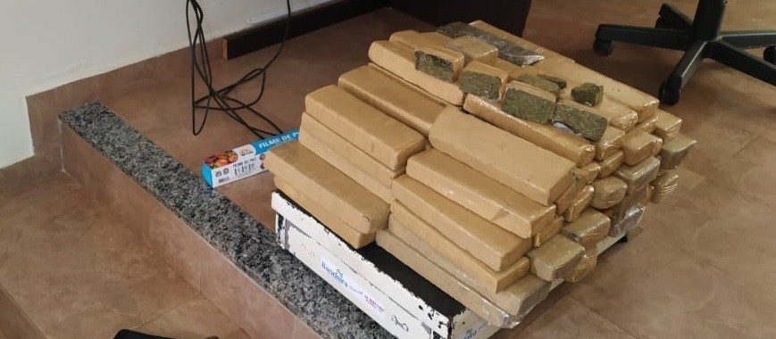 Três jovens são presos com 41 kg de maconha em Maringá