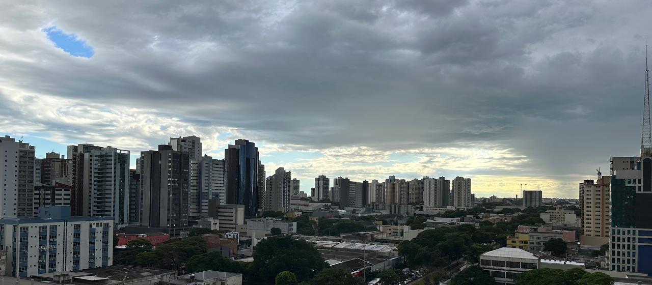 Segunda-feira (24) será de chuva e temperaturas amenas em Maringá