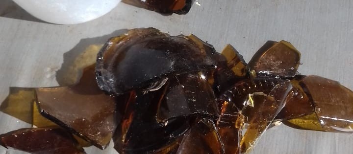 Crianças se cortam com cacos de vidro em piscina de Centro Esportivo