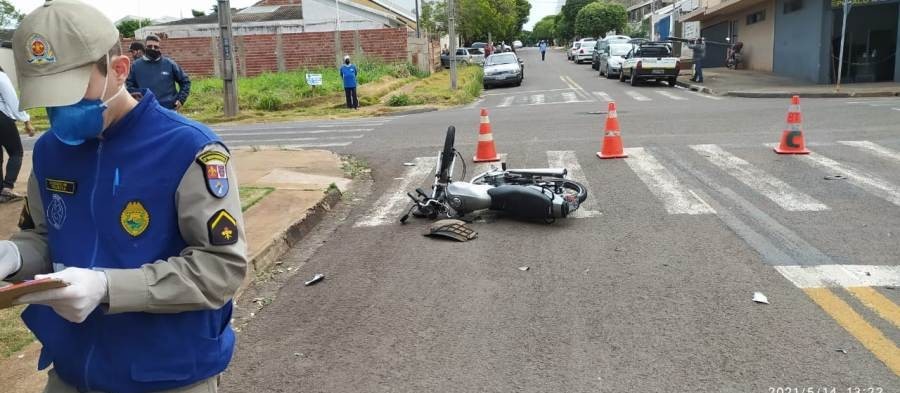 Motociclista fica gravemente ferido em acidente envolvendo carro em Maringá