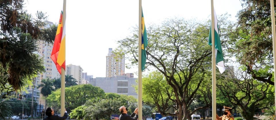 7 de setembro é celebrado em Maringá com hasteamento da bandeira