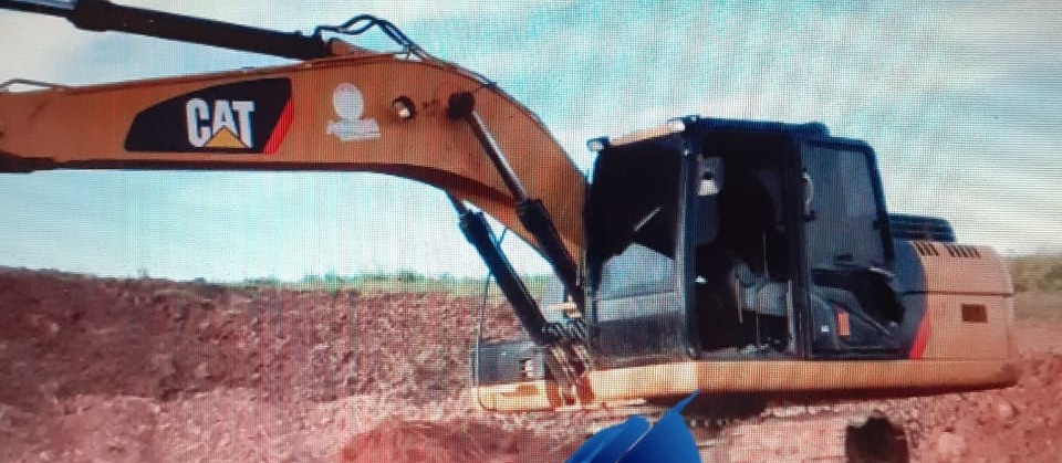 Ladrões furtam escavadeira hidráulica de 22 toneladas, avaliada em R$ 600 mil