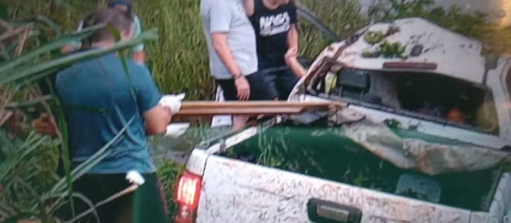 Prefeito, mulher e filhos continuam internados após acidente