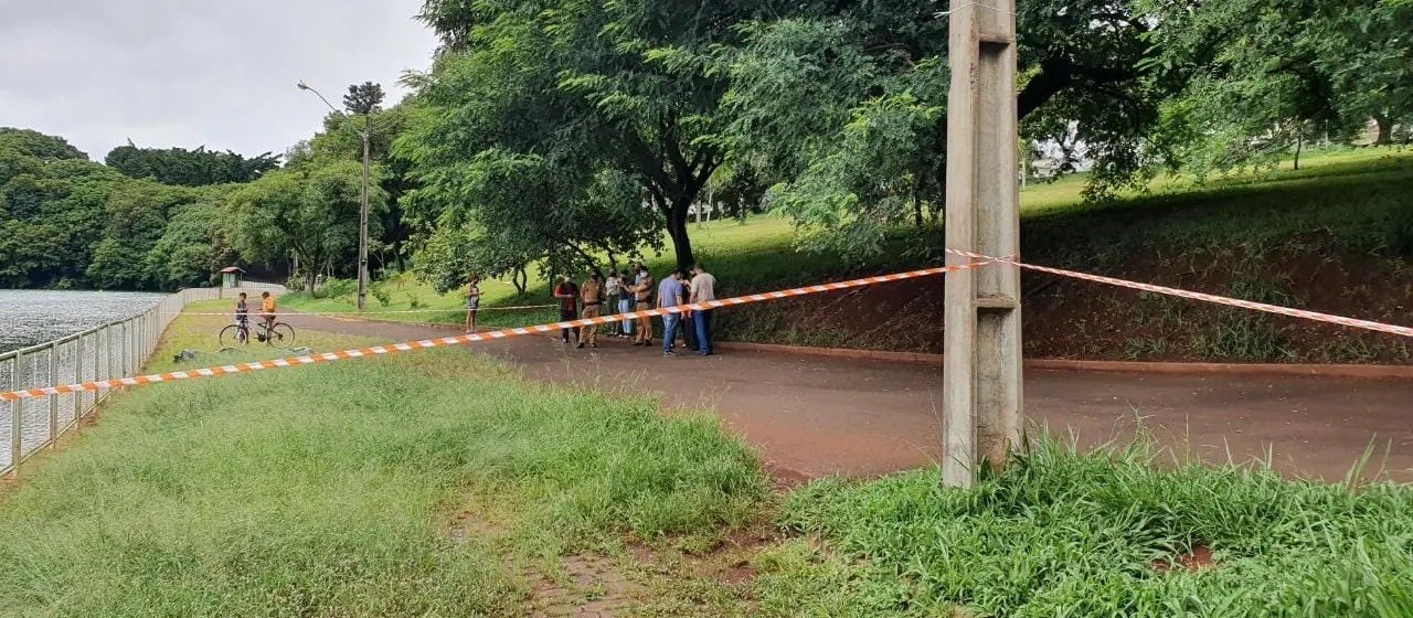 Mulher é encontrada morta dentro do lago do Parque Alfredo Nyffler, em Maringá