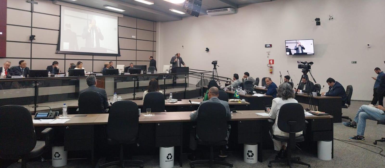 Iluminação pública em debate na primeira sessão após recesso