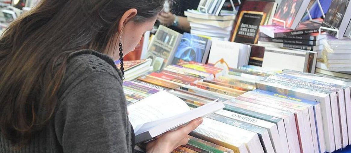 Bibliotecas promovem clube de leitura com obras do vestibular da UEM