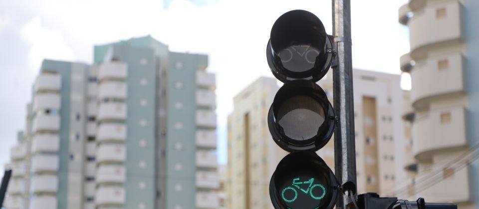 Dois semáforos para ciclistas são instalados em Maringá