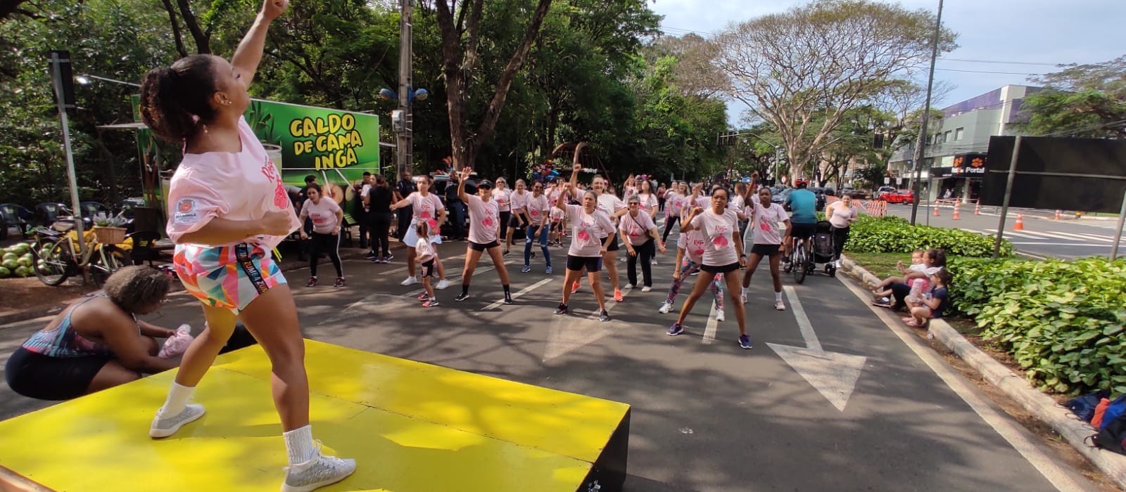 Prefeitura promove aula de zumba no Parque do Ingá