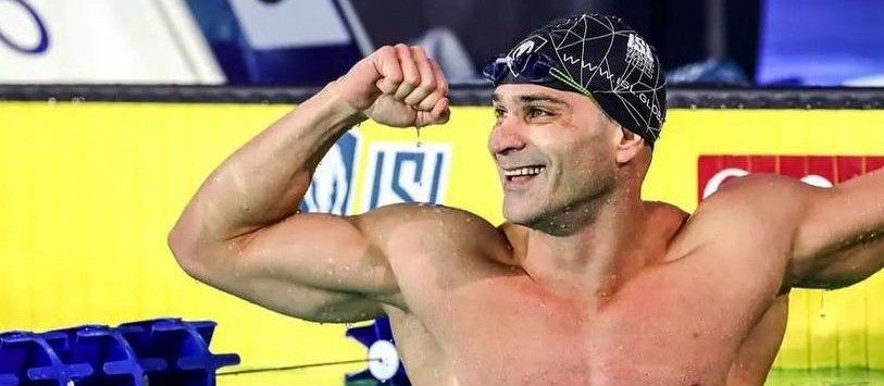 Nicholas Santos, tricampeão mundial nos 50 metros borboleta, participa de evento em Maringá