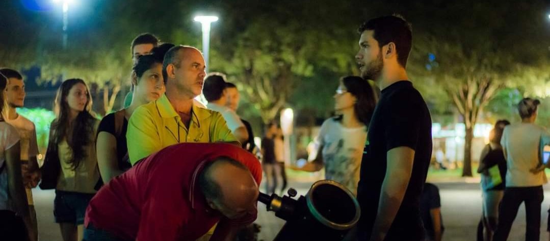 Observação dos astros: Grupos de astronomia vão instalar telescópios em praça de Maringá