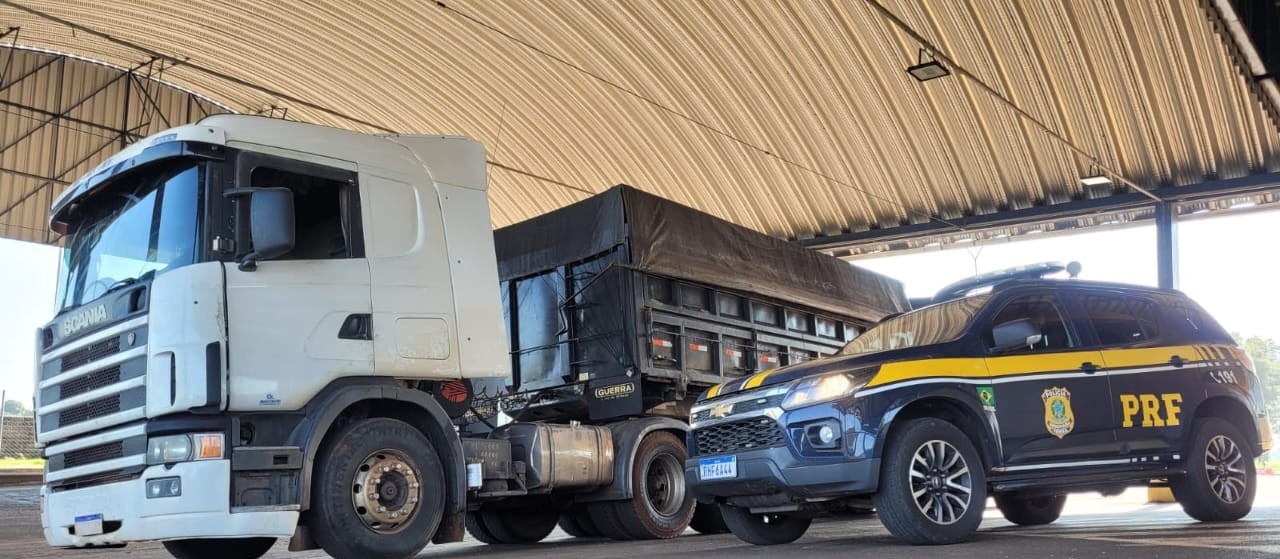 Carreta carregada com 600 mil maços de cigarros é apreendida