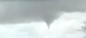 Tornado é filmado por moradores da região; assista ao vídeo 