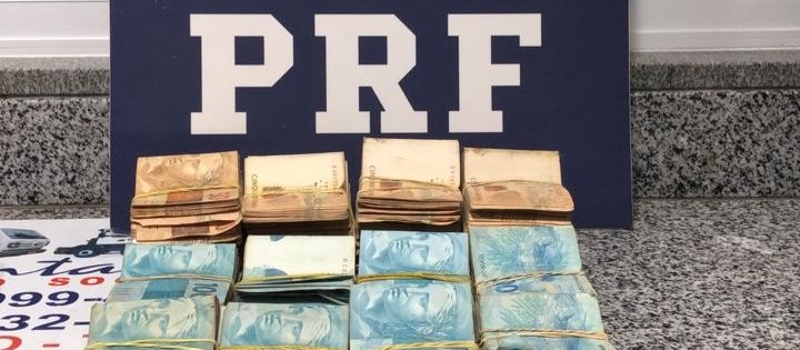 PRF apreende R$ 138 mil escondidos em compartimento de veículo