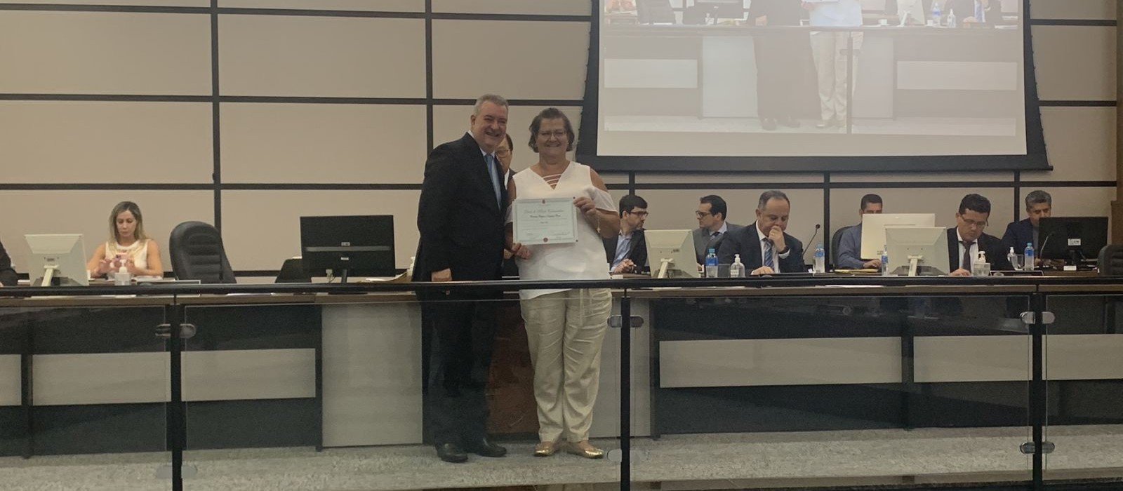 Câmara homenageia a premiada engenheira civil maringaense Donaria Rizzo