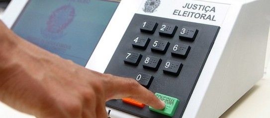 Pesquisa de intenção de voto para o Governo do Paraná: Ratinho Junior, 44%; Cida, 17% e João Arruda, 10%