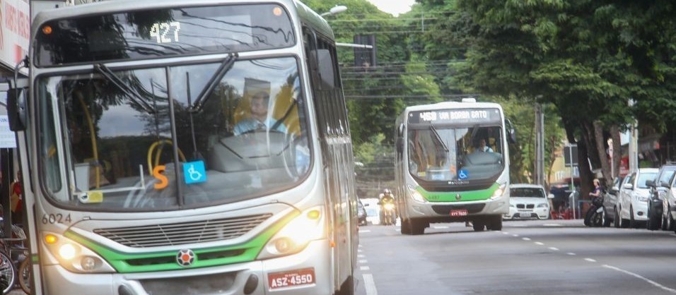 Ônibus estão circulando normalmente, dizem empresas