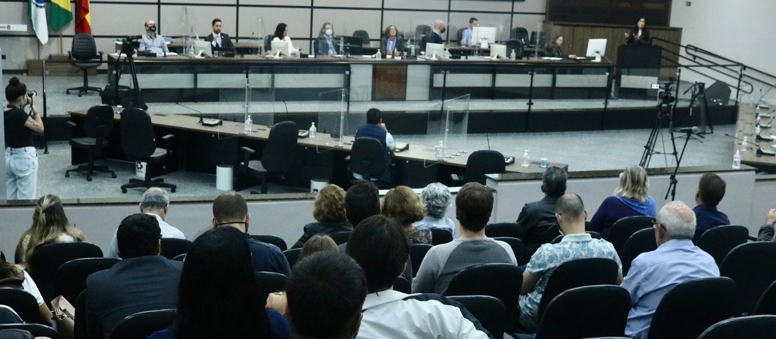 Câmara tem audiência sobre cabeamento subterrâneo em Maringá; custo e impacto de implantação preocupam especialistas