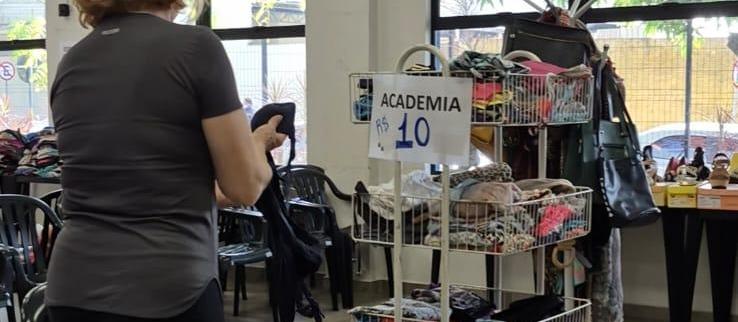 Bazar Solidário reverte renda para animais resgatados em Maringá