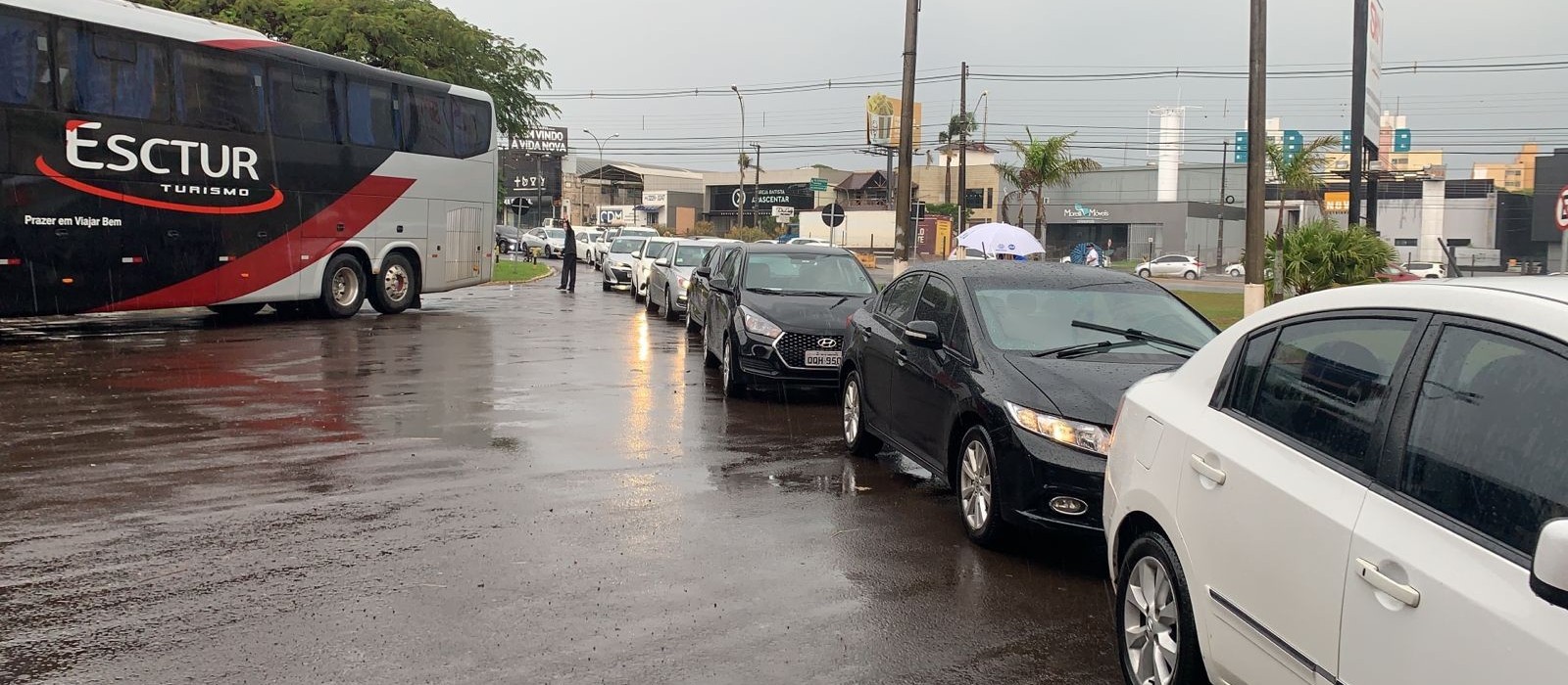 Apoiadores já fazem fila para visita de Bolsonaro em Maringá