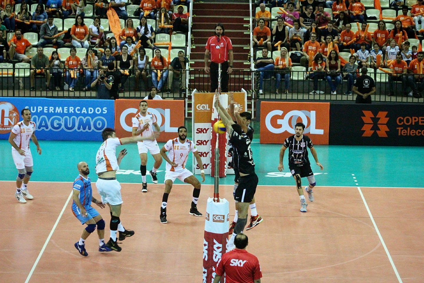 Maringá Vôlei perde por 3 sets a 0 para o Corinthians