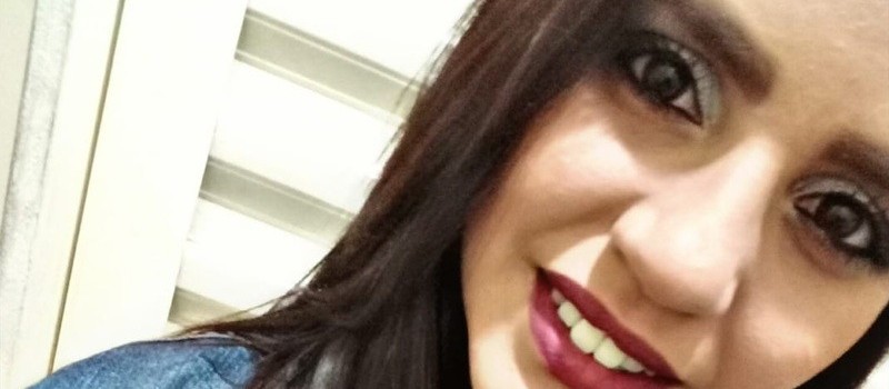 Mulher é morta a tiros no quintal de casa